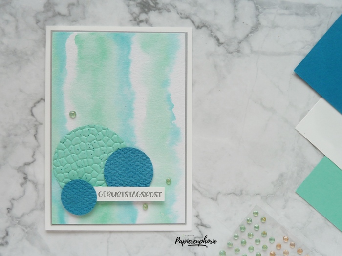 Du betrachtest gerade Geburtstagspost mit Aquarellhintergrund