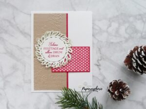 Mehr über den Artikel erfahren Weihnachtskarte Papierkranz